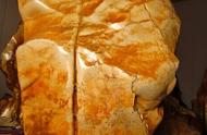 湖北宜昌美女发现沙漠漆，命名为《昆仑》，引发80万竞拍