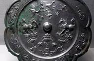 揭秘铜镜的珍贵价值：古董收藏界的瑰宝