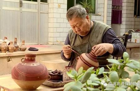 阎建林：传承甘肃临洮彩陶制作技艺的当代传奇