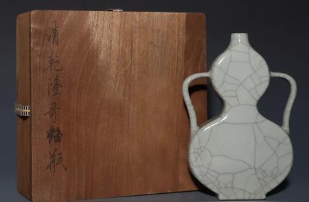 探索旧藏清乾隆哥釉葫芦瓶的历史与文化价值
