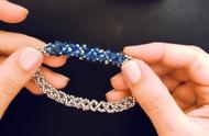 轻松掌握：DIY蓝色水晶手链的制作方法