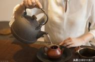 揭秘：养出“茶山”的壶，壶身价倍增的真相是什么？