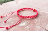 轻松DIY：红绳手链制作教程