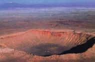 直径1280米的神秘陨石坑：魔鬼之坑的奥秘揭秘
