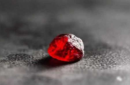 探索珠宝世界的璀璨明珠：红宝石的传奇故事