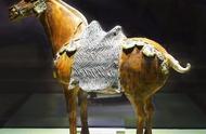三彩釉陶鞍马：古代艺术的珍品