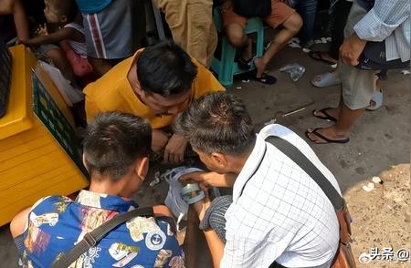 缅甸曼德勒玉石市场探秘：造假泛滥，暴力阻拍震惊真相