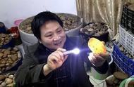陕西男子21年前挖出罕见夜明珠，如今成为公园璀璨“路灯”