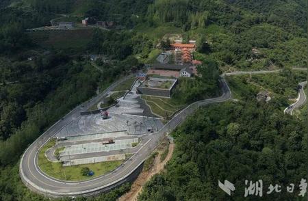 郧阳区云盖寺绿松石国家矿山公园：千年矿洞的神秘之旅