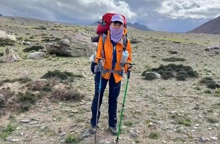 上海女子独自徒步希夏邦马雪山遭遇险境