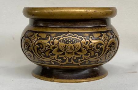 旧藏莲花圈足铜香炉：古代艺术品的魅力