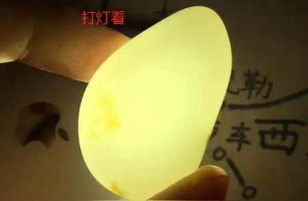 揭秘玉石选择秘诀：如何在普通石头中发掘珍品？