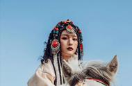 藏族女子的红绿搭配，美得令人窒息（红珊瑚与绿松石）
