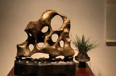 太湖石【苍雲】：高45cm，宽42cm，厚18cm的艺术品