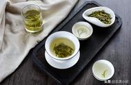 中年人如何正确饮茶？红茶与绿茶的奥秘解析