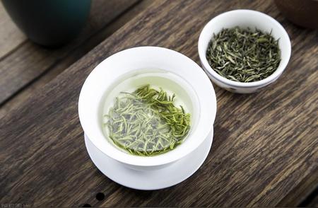 绿茶的秘诀：先倒水，再放茶叶，泡茶顺序别弄错