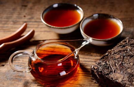 普洱茶：散茶与饼茶的比较，如何做出最佳选择？
