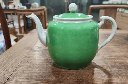 民国时期的单色釉茶壶