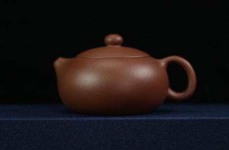 为什么我们喝茶时偏爱紫砂壶？紫砂壶的魅力何在？