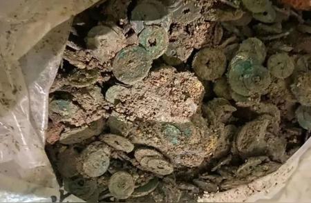 重磅发现：社区施工中意外发掘282公斤古钱币