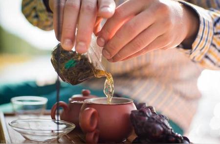 武夷岩茶品鉴指南：掌握正确的冲泡与享受方法