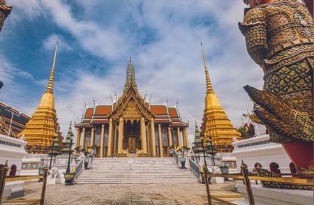 探索东南亚：玉佛的神秘与佛教政治