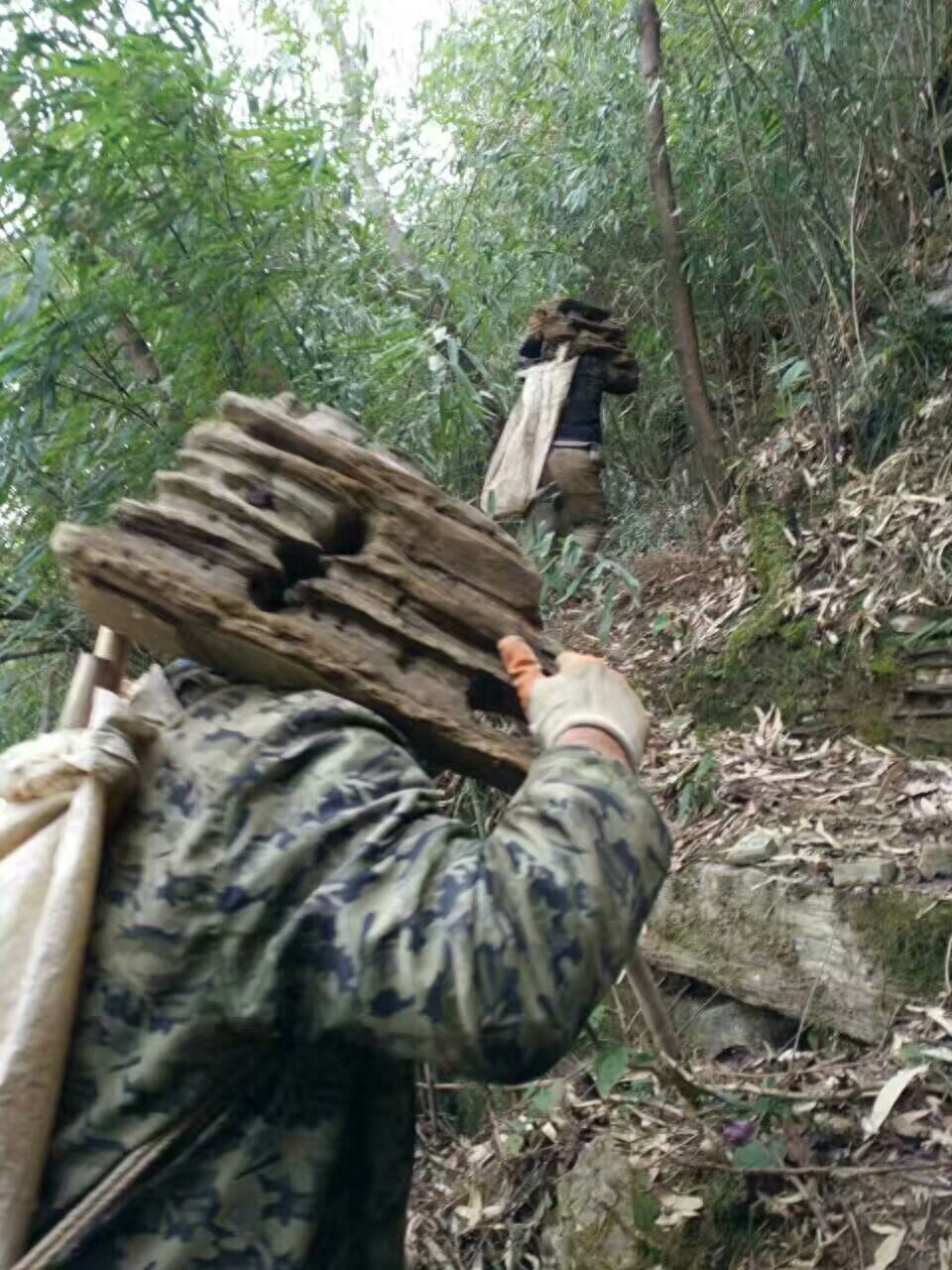 武陵石很漂亮，层层叠叠的，采挖也是很艰辛的，看看吧！